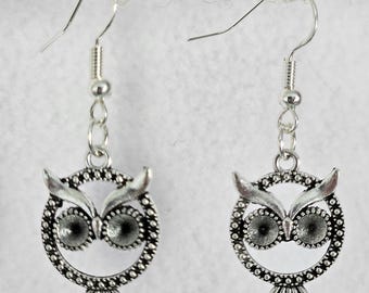 Vintage-Inspired Owl Dangle Earrings – Boho Silver Charm Earrings