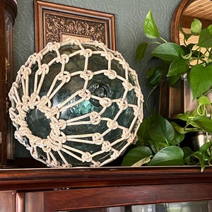 Enorme 40-inch antieke Japanse glazen visdobber, Sho Mark, origineel net, zeegroene aquatint