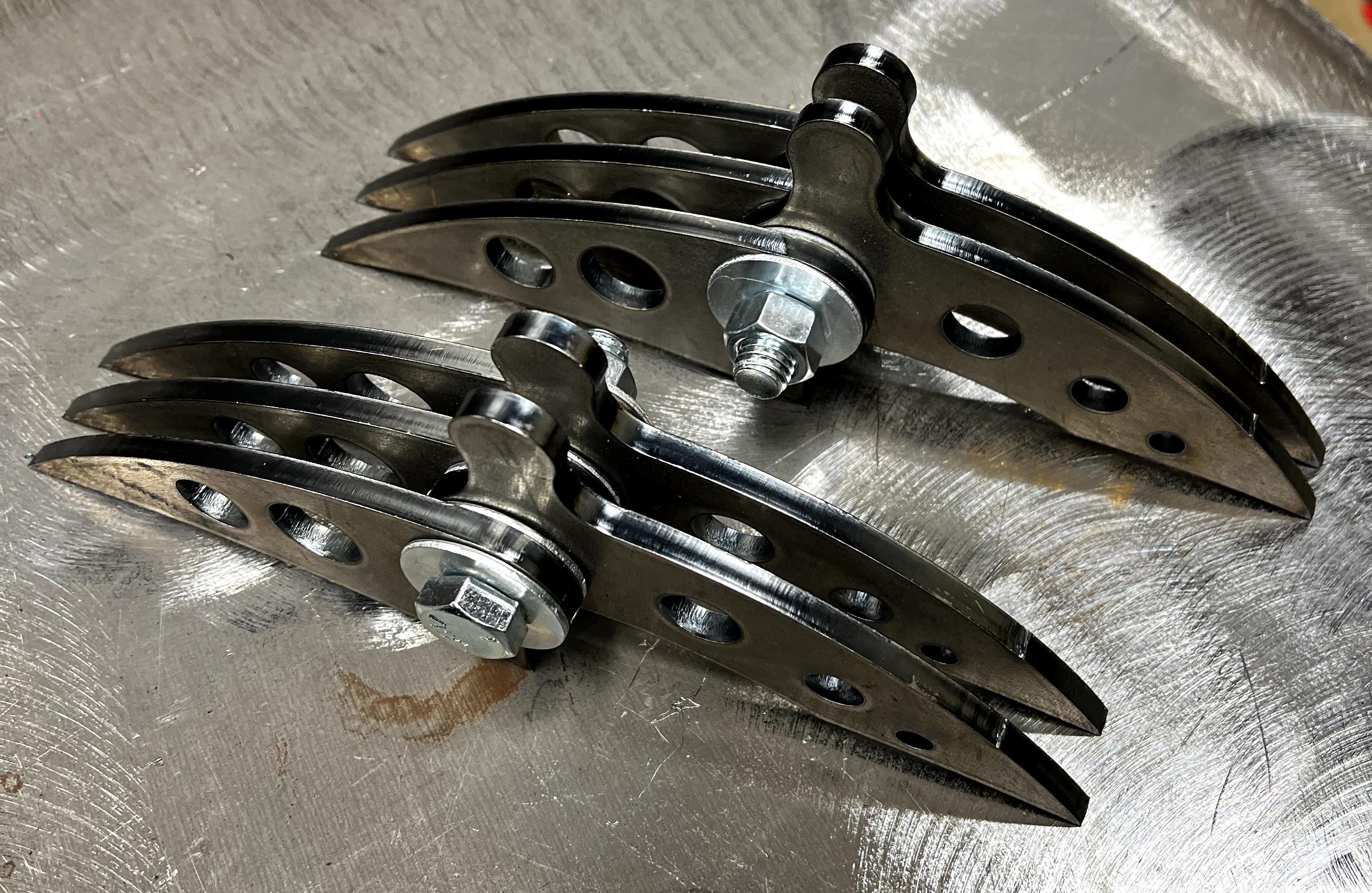 500/250 Gallon propane tank Bear claw hinges With built in stops. Weld on Heavy Duty ONE PAIR