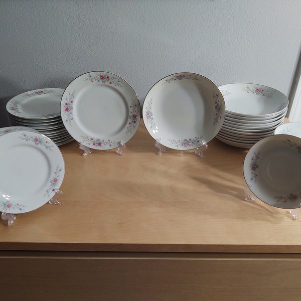 Florenteen Fine China Fantasia Japan 7 5/8" plate 7 5/8" bowl 6 1/4" plate and 5 3/4" saucer silver rim