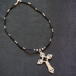 Collar de cuentas de cruz gótica unisex