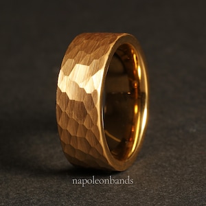 HAMMERED GOLD WEDDING Ring 8mm , 18K Yellow Gold Wedding Band, Men&#39;s Engagement Ring, Hammered Ring, Gold Tungsten Ring, Men&#39;s Wedding Band