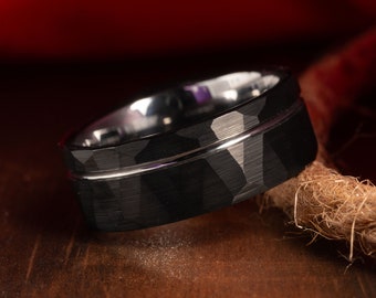 BLACK HAMMERED WEDDING Band with Polished Silver Inner Band, Men&#39;s Black Ring, Hammered Wedding Band, Men&#39;s Wedding Ring, Hammered Ring, 8mm