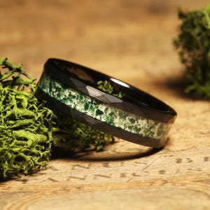 Mens Wedding Ring, Hammered Black Tungsten Ring Moss Agate, 6mm Mens Wedding Band, Natural Eco-Friendly Moss Agate Black Mens Ring Agate