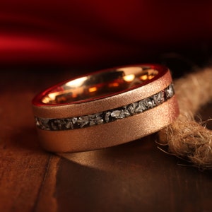 Rose Gold Mens Wedding Band with Real Meteorite Inlay METEORITE WEDDING Ring Men&#39;s Wedding Band Rose Gold, Mens Wedding Ring, Meteorite Ring