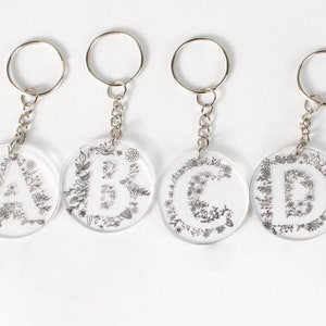 Encantos de letras, llavero inicial, llavero lindo, encanto de llavero, llavero para mujer, llavero de flores, floral de verano, encanto acrílico