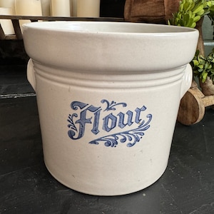 Pfaltzgraff Yorktowne Flour Canister