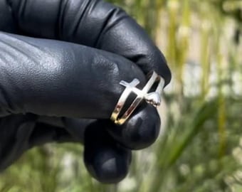 10K Gold Cross and Heart Ring Size 8