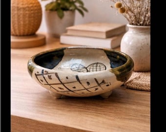 Ciotola in ceramica da studio vintage astratta con piedini in ceramica, artigianale, anni '70, realizzata a mano