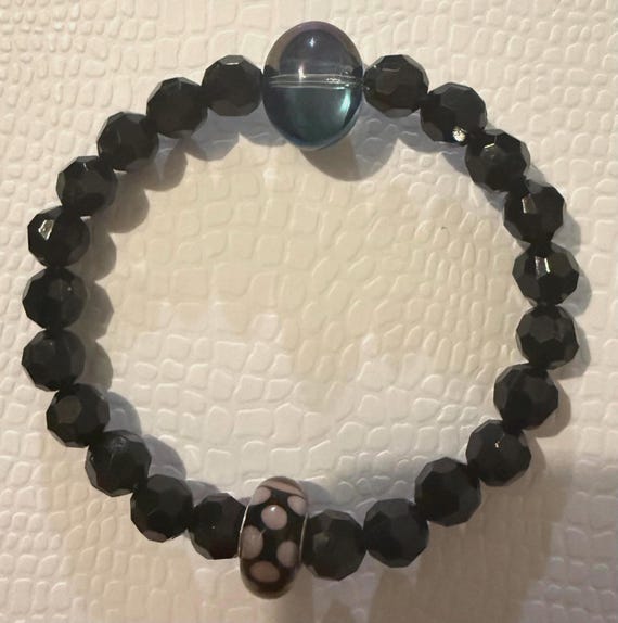 黒と透明の紫がかった中央のビーズブレスレット - Etsy 日本