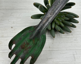 Vintage Metal Garden claw tool rake cultivator
