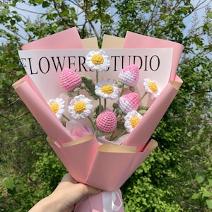 Abschluss Blumenstrauß|Häkeln Erdbeere und Gänseblümchen Blume|Häkelblumen Strauß|Handgefertigte gestrickte Blume|Gänseblümchen Blume|Geschenk für Sie