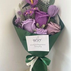 Handgemachter lila gehäkelter Rosenstrauß - Vatertagsgeschenk, einzigartiges Geburtstagsgeschenk für Sie, Mutter, Freund, Kollege, gehäkelter Blumenstrauß