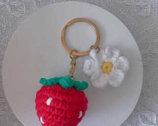 Portachiavi A Fragola Rossa Con Fiore E Resina Scintillante – Kawaii, Accessorio Per Borse E Zaini – Regalo Simpatico