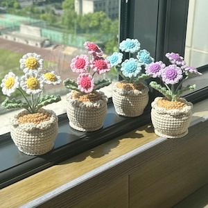 Handgemachter gehäkelter Daisy Blumentopf - Weiß, Rosa, Lila oder Blau - niedliches Geschenk für Sie, Freundin, Freund, Kollege, gehäkelter Blumenstrauß