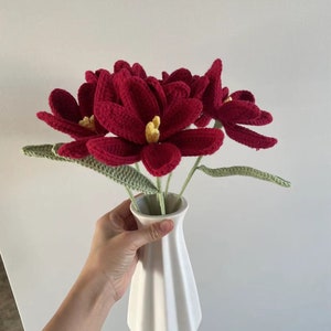 Häkelblumenstrauß, Tulpe, Rot, Abschlussfeier, Geburtstag, Freund, Schwester, Freundin Geschenk, Liebesgeschenk, Häkelblumen, handgemachtes Geschenk