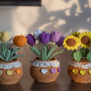 Fiore all'uncinetto nel vaso, decorazione per la casa, decorazione floreale all'uncinetto, decorazione floreale all'uncinetto, tulipano. Girasole. Vaso per margherite, regali per la festa della mamma Orange Tulips