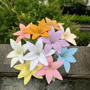Crochet Lilies, One Lily, Crochet lily flower bouquet, personalized gift for girl friend, Home Decor Bouquet, Easter Lily, Lily Bouquet