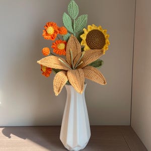 Häkellilien Blume, Häkelblume, Häkelblumenstrauß Geschenk, Häkelblume Schreibtisch Dekor, Geschenk für Mama, Sie, Kollege, Schultüte, Freund