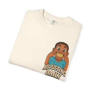 Maglietta Happy Vibes, maglietta con grafica divertente, unisex, da indossare tutti i giorni, regalo perfetto per gli amici, maglietta casual in cotone, outfit per le feste
