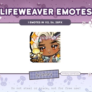 Puede incluir: Una ilustración digital de un personaje de dibujos animados con piel morena, cabello blanco y ojos marrones. El personaje lleva una camisa blanca con un cuello dorado y una chaqueta azul. El personaje sostiene un bastón dorado con una flor en la parte superior. El personaje sonríe y tiene un efecto de brillo a su alrededor. La imagen está etiquetada como "LIFEWEAVER EMOTES" y "by Inntary".