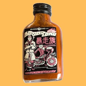 Bosozoku Hot Sauce – Medium Spicy Chili Sauce (7,000 SHU), Handmade in Berlin, Vegan, Gift Bag with Wooden Figurine