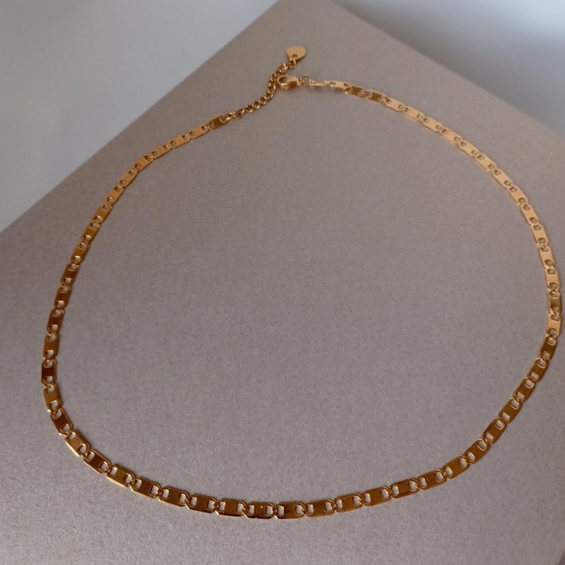 Women's necklace in gold stainless steel minimalist and chic mesh necklace near the neck. image 7