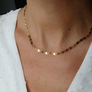 Women's necklace in gold stainless steel minimalist and chic mesh necklace near the neck. image 5