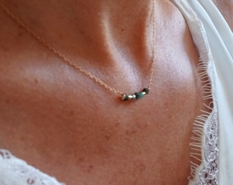 Collier doré fin ras le cou avec  pendentif au choix,  Pierre naturelle, Quartz fumé, Pierre de lune, Turquoises, bijou tendance.