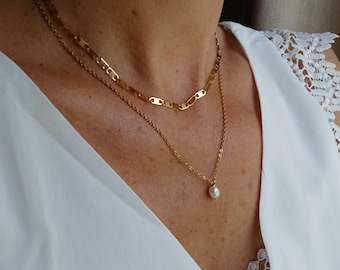 Collier femme en acier doré inoxydable- collier maille près du cou minimaliste et chic.