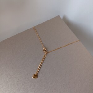 Collier acier inoxydable chaine billes ras de cou pendentif rond collier femme minimaliste. image 5