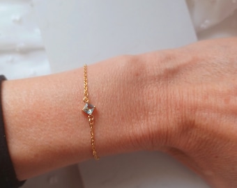 Bracelet fin doré à zircon bleu topaze, bracelet minimaliste en acier inoxydable, idée cadeau femme.