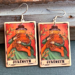 Kolczyki z kartami tarota „Siła” ze stalowymi haczykami, kolczyki antyalergiczne, amulet przynoszący szczęście, zabawne kolczyki, efektowne kolczyki, prezenty urodzinowe