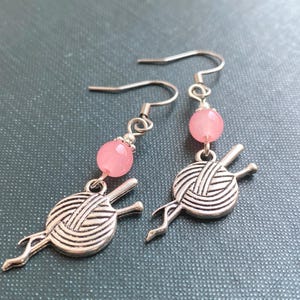 Knitter&#39;s yarn earrings with pink glass beads, stainless steel hooks, crochet earrings, knitter earrings, ball of yarn, gifts for mom