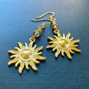 Pendientes de sol dorado, pendientes celestiales, pendientes de sol dorado, pendientes colgantes dorados, pendientes colgantes de sol, pendientes de sol, pendientes boho