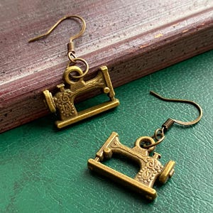 Vintage Nähmaschine Ohrringe: Antiqued Bronze Näherin Geschenk