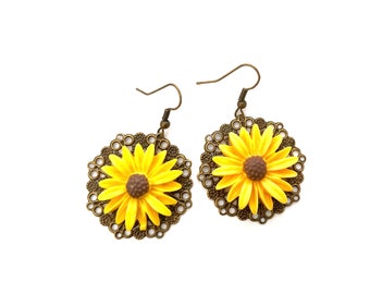 Yellow daisy earrings,  woodland jewelry, summer earrings, sunflower earrings, vintage flower earrings, gifts under 15, gifts for her