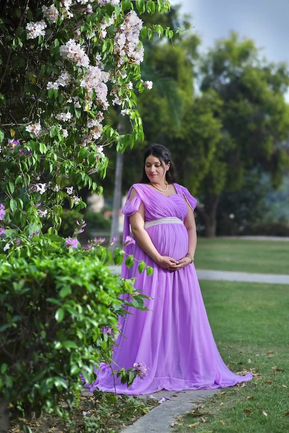 Maternity photo shoot dress with net sleeves - Momiffy.com