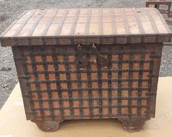 Indian dowry marriage chest. Hope chest  Maharaja chest
