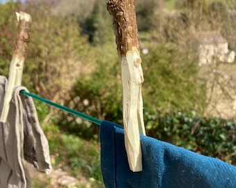Pinzas para la ropa de color avellana talladas a mano (paquete de 20)