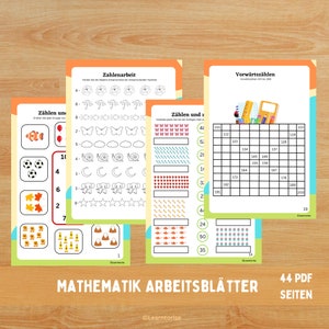 Könnte beinhalten: Ein Satz druckbarer Mathe-Arbeitsblätter für Kinder. Die Arbeitsblätter zeigen bunte Illustrationen von Tieren, Gegenständen und Zahlen. Die Arbeitsblätter sollen Kindern helfen, das Zählen, Addieren und Subtrahieren zu lernen. Die Arbeitsblätter sind mit "Zahlenarbeit", "Vorwärtszählen", "Zählen und" und "Mathematik Arbeitsblätter" betitelt.