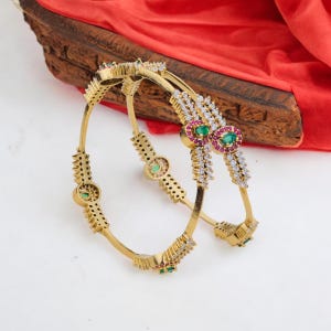 Antikes Gold überzogen / indische Armreifen / AD Stone Armreifen / Geschenk für sie / zarte Armbänder / indische Armreifen