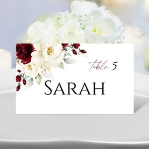 Eleganti segnaposti floreali bordeaux e bianchi, segnaposti personalizzabili per matrimoni, eleganti segnaposto personalizzati da tavolo, biglietti fai da te modificabili