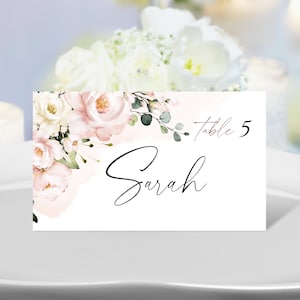 Plantilla de tarjeta de lugar de boda de color rosa suave, tarjetas de asiento personalizables e imprimibles Asiento de mesa de boda para una celebración atemporal, tarjeta de presentación de bricolaje