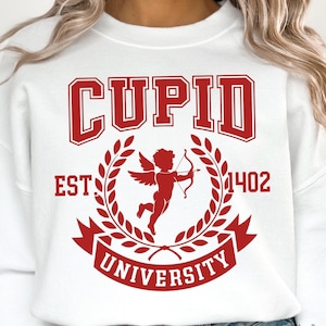 Cupid University Svg Png, Valentijnsdag Svg, Love University Svg, Cupid College Svg, grappige Valentijnsdag Svg, Valentine School Svg png