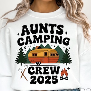 Tias Camping 2025 Png, Viagem De Acampamento Em Família Png, Camisa De Grupo De Aventura Ao Ar Livre Png, Camping 2025 Png, Equipe De Camping Png, Acampamento De Fim De Semana