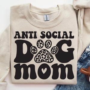 Mamá de perro antisocial (Svg, PNG), Mamá de perro (Svg), Antisocial (Svg), Cita de mamá de perro (Svg), Mamá de perro divertida (Svg), Regalo para mamá de perro (Svg), Mamá de perro ondulada (Svg, PNG)