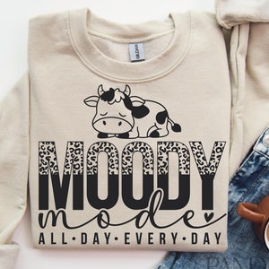 Moody Svg Png, Zabawny Moody Svg, Sassy Svg, Życie Mamy Svg, Zabawna Mama Svg, Zabawna Koszulka Svg, Sarkastyczny Humor Svg, Sarkastyczne Cytaty Svg Png