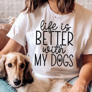 La vita è migliore con i miei cani in formato SVG, Festa della mamma in formato SVG, Cani della mamma in formato SVG, Dog Mom in formato SVG, File di taglio Dog Mama in formato SVG per Cricut, Design per maglietta Mom da scaricare
