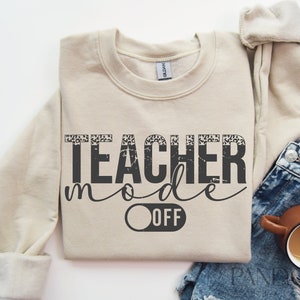 Modo de professor desligado SVG PNG, Vida de professor SVG, Citação de professor SVG, Professor engraçado SVG, Fim de ano letivo SVG, Férias de professor SVG Camiseta de professor